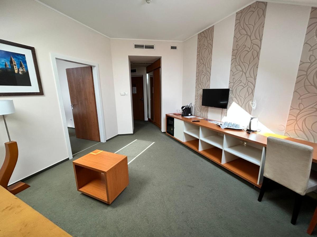 Boutique Hotel Sopianae Pecs Luaran gambar