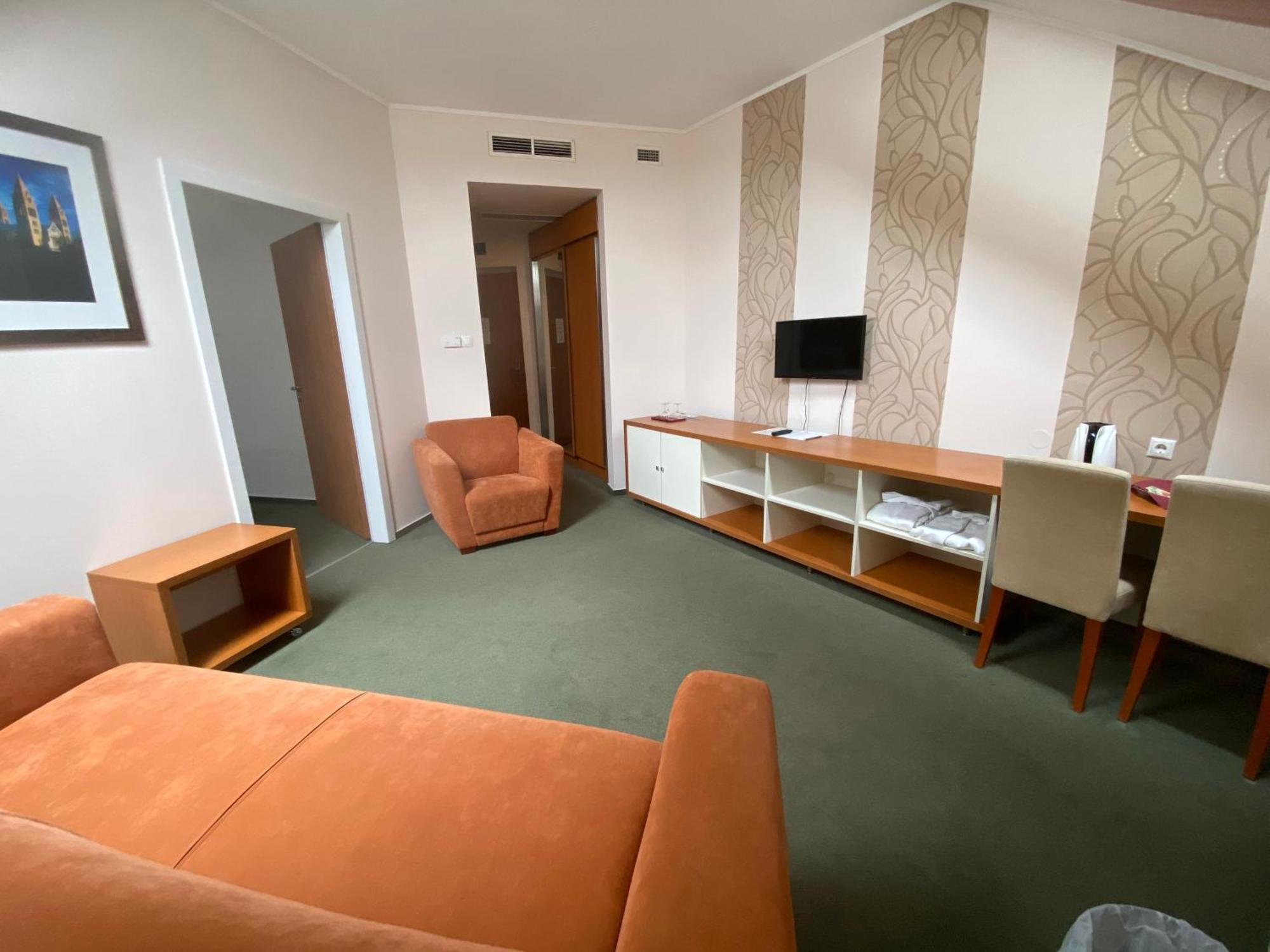 Boutique Hotel Sopianae Pecs Luaran gambar
