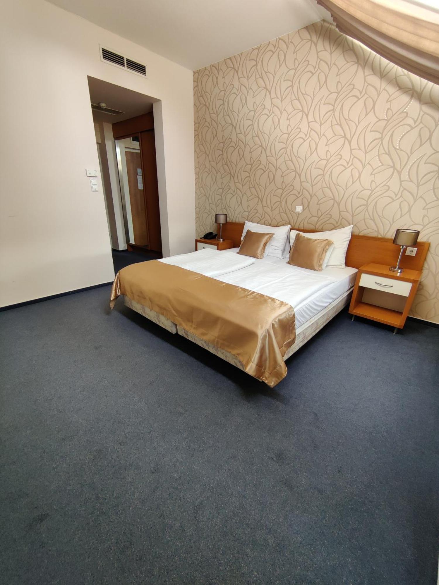 Boutique Hotel Sopianae Pecs Luaran gambar