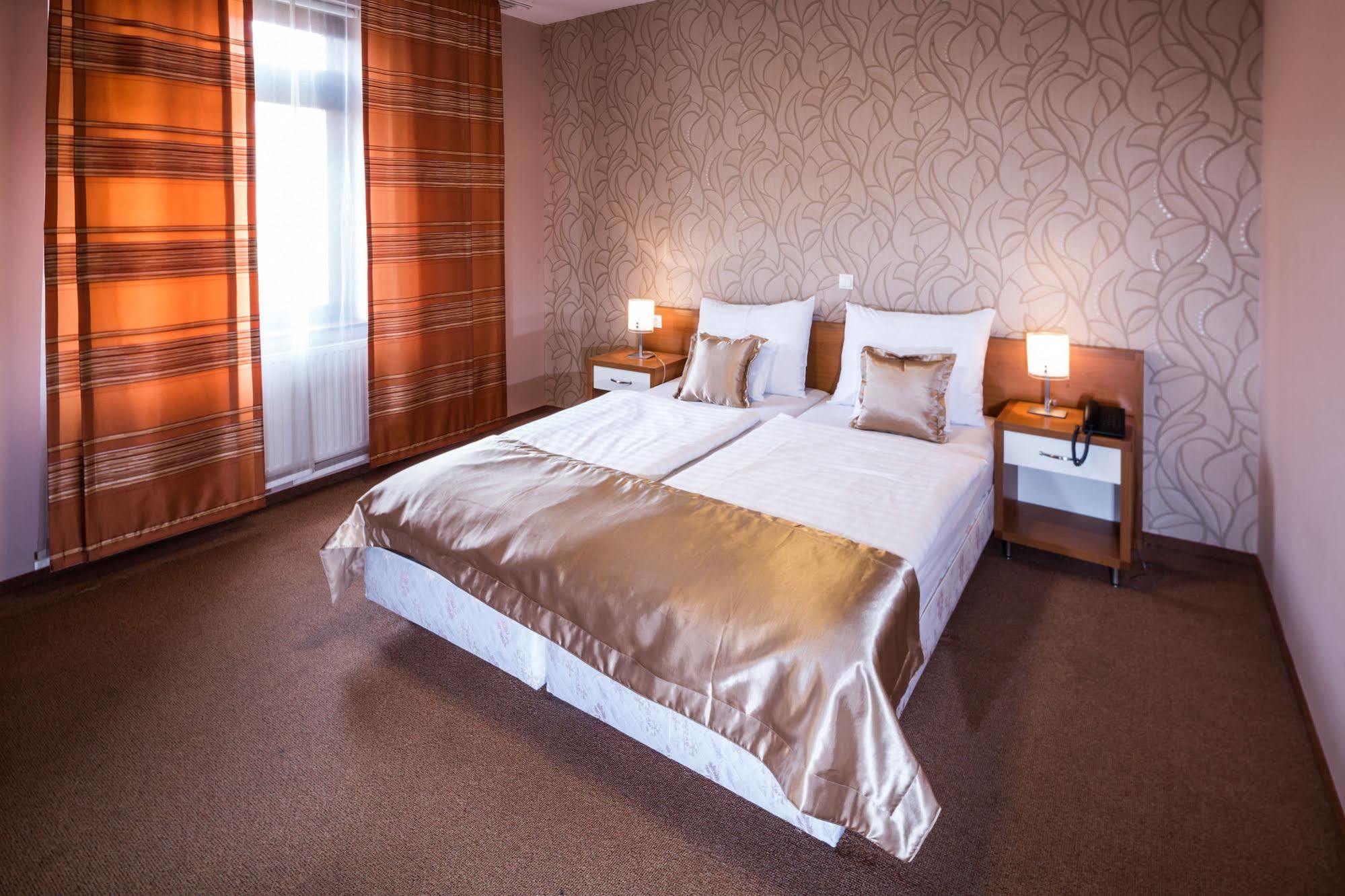 Boutique Hotel Sopianae Pecs Luaran gambar